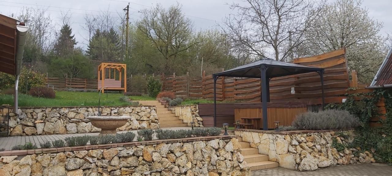 Paradise Apartmanhaz Έγκερ Εξωτερικό φωτογραφία