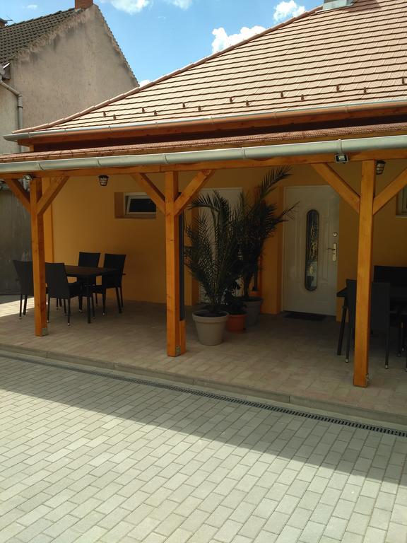 Paradise Apartmanhaz Έγκερ Εξωτερικό φωτογραφία