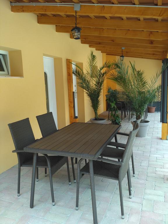 Paradise Apartmanhaz Έγκερ Εξωτερικό φωτογραφία