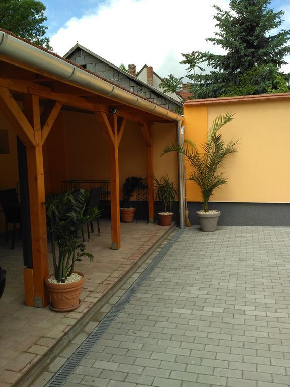 Paradise Apartmanhaz Έγκερ Εξωτερικό φωτογραφία